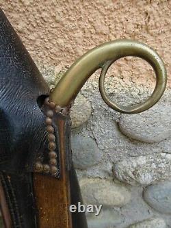 Ancien collier de trait cheval détails en laiton, cuir