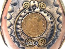 Ancienne Calebasse à Maté avec une pièce de monnaie Républica Argentina Libertad