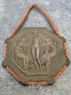 Ancienne Plaque Art Deco Laiton Femme 3 Grâces P Turin Gerbe Or Paris