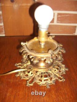 Ancienne lampe à poser laiton, bronze et globe en verre