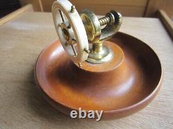 CASSE-NOIX-ART DECO 1950-Brevet GB-Roue bateau-Yacht-Teck Bakelite Laiton -NEUF