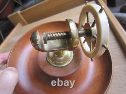 CASSE-NOIX-ART DECO 1950-Brevet GB-Roue bateau-Yacht-Teck Bakelite Laiton -NEUF