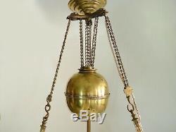 Grand lustre, suspension du XIXème à réservoir, structure laiton et métal doré