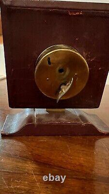 Horloge pendulette Art Deco en cuir et laiton dlg Jacques Adnet