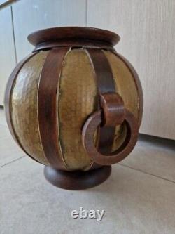 Important vase boule par Gustave Serrurier Bovy dinanderie laiton bois Art Déco