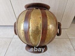 Important vase boule par Gustave Serrurier Bovy dinanderie laiton bois Art Déco