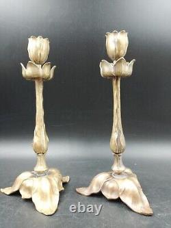 Jolie Paire de bougeoirs Art Déco Bronze en forme de tulipes fleurs art Nouveau