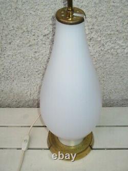 LAMPE EN OPALINE BLANCHE ET LAITON DLG ANDREE MOTTE LUNEL 50/60s