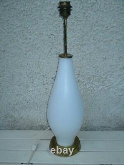 LAMPE EN OPALINE BLANCHE ET LAITON DLG ANDREE MOTTE LUNEL 50/60s