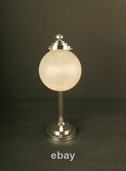 Lampe De Table Ou De Bureau Art Déco En Laiton Nickelé Et Globe En Verre Moulé