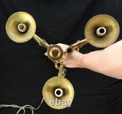 Lampe à posé à trois cors de chasse en laiton