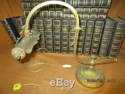 Lampe de bureau ancienne en bronze et laiton décor fleurs, noeud. / complète