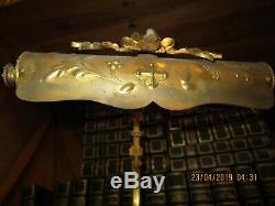 Lampe de bureau ancienne en bronze et laiton décor fleurs, noeud. / complète