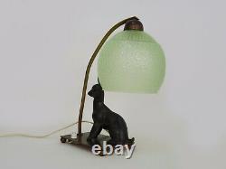 Lampe, veilleuse Art Déco agneau en laiton ou bronze avec globe en verre vert
