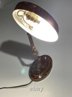 Petite lampe de bureau articulée, en laiton laqué brun vers 1960