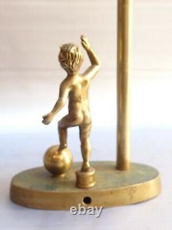 Rare lampe art deco Bauhaus bronze & laiton angelot jouant au football