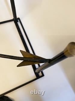 Side table appoint Dlg Arbus années 40 arrow laiton flèches mid century Art Deco
